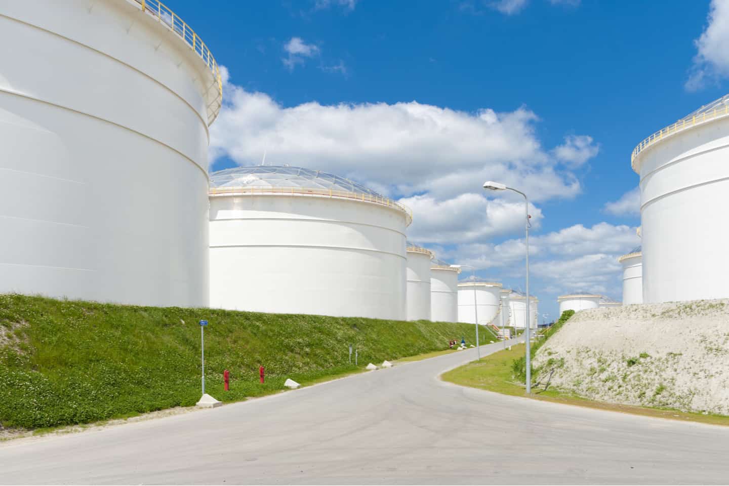cold liquid storage tanks