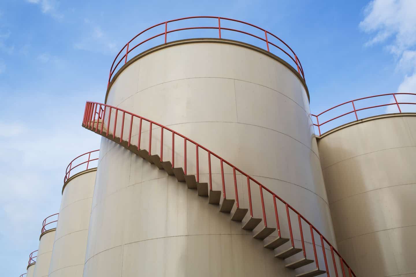 cold liquid storage tanks